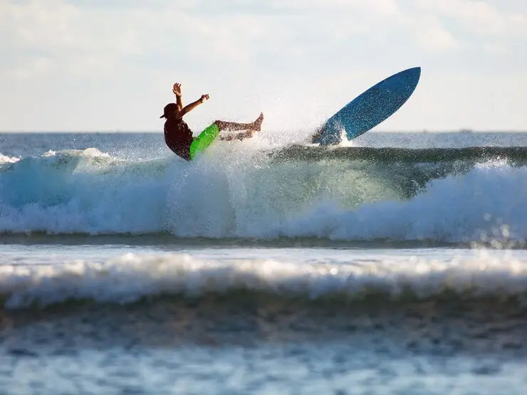 Les Meilleurs Spots de Surf en France: Un Voyage à Travers les Côtes Skullwave Store