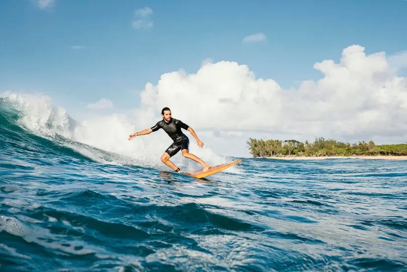 Le Surf : Un Voyage Spirituel et Physique au Coeur de la Mer Skullwave Store